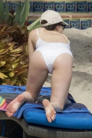 12 - Дакота Джонсон голая