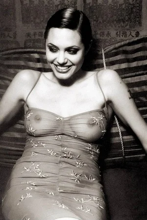17 - Анджелина Джоли голая
