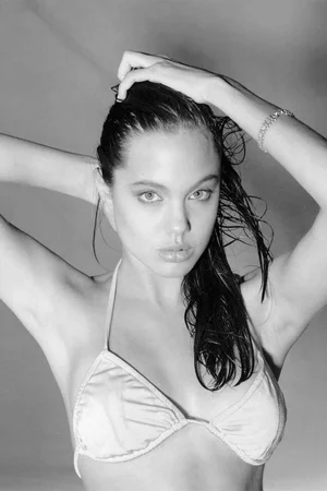 37 - Анджелина Джоли голая