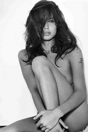 40 - Анджелина Джоли голая