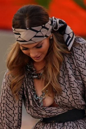 24 - Дженнифер Лопес голая