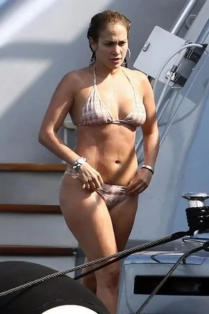 51 - Дженнифер Лопес голая