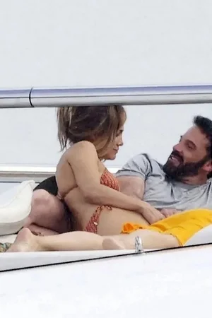 59 - Дженнифер Лопес голая