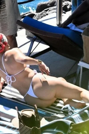 66 - Дженнифер Лопес голая