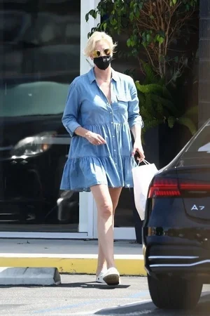 25 - Шарлиз Терон голая