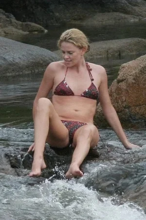 30 - Шарлиз Терон голая