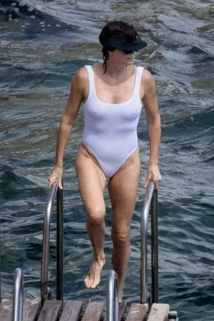 44 - Шарлиз Терон голая