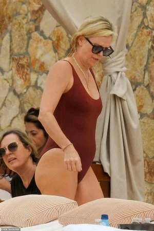 50 - Шарлиз Терон голая