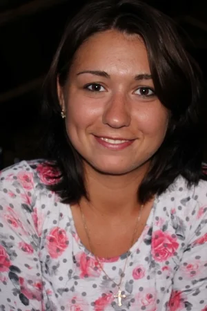 01 - Сисястая девушка с пышной жопой позирует голая на пляже и в ванной