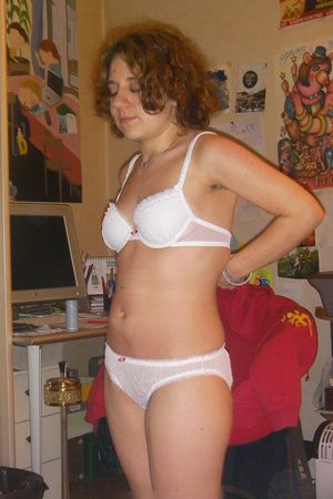 Пухлая домохозяйка без трусов