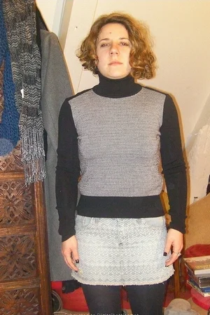 01 - Любительские интимные фото пухлой домохозяйки дома без трусов