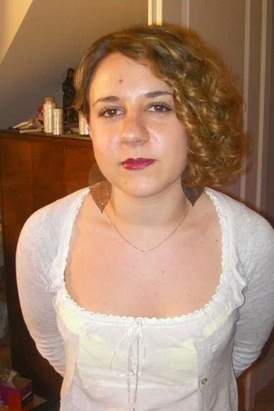 02 - Любительские интимные фото пухлой домохозяйки дома без трусов