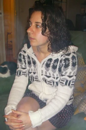 04 - Любительские интимные фото пухлой домохозяйки дома без трусов