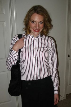 Голая женщина на природе и дома