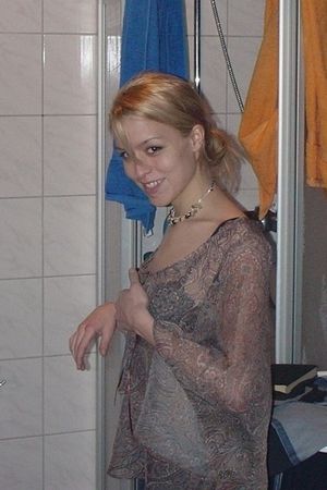 Частные фото худощавой девушки