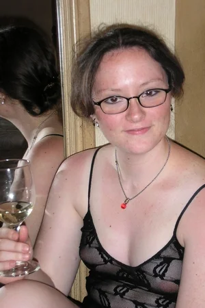 02 - Домашние интимные фото рыжей девушки с пухлой жопой и маленькими сисями