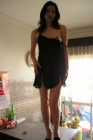 08 - Любительские фото женщины с маленькими сиськами и упругой попкой