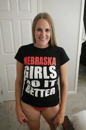 03 - Пухлая женщина с большими натуральными сиськами на домашних фото